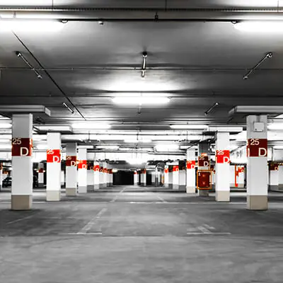 LED-R&ouml;hren in einer Tiefgarage